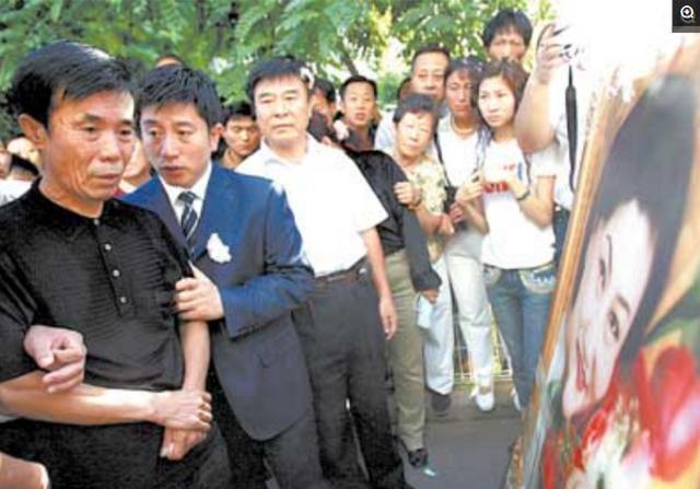 旧照片！看完赵丽蓉和高秀敏的追悼会，才知什么叫真正的艺术家！