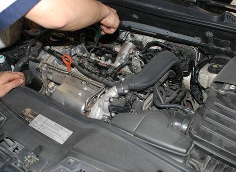 汽车开了2万公里，这东西要及时清理，能省不少油！