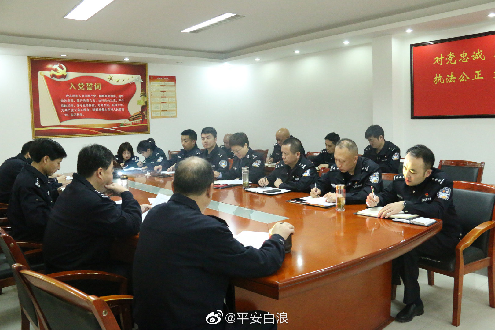 从室内到户外,主题党日活动促队伍凝心聚力