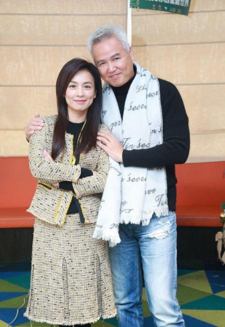 林瑞阳"妹妹门"后首晒与张庭合照,女方笑容牵强身材消瘦!