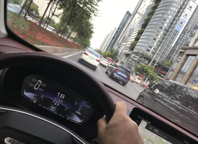 年轻人喜欢什么样的车？分享新宝骏RS-5智能车联网体验感受