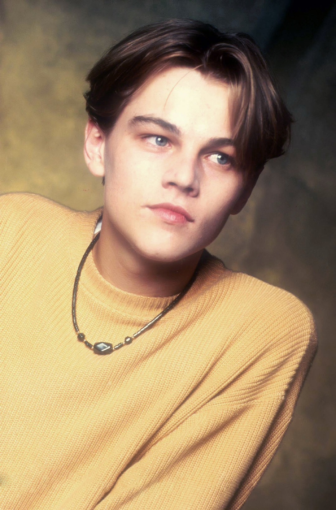 1994年,莱昂纳多·迪卡普里奥。20岁的小李子嫩得可以掐出水来