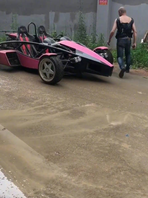 小伙自制跑车!!!!!