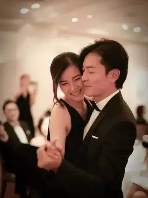 郑伊健蒙嘉慧: 郑伊健夫妇日本街头骑行,47岁蒙嘉慧模样还似大学生,清纯秀气 郑伊健夫妇日本街头骑行,47岁蒙嘉慧模样还似大学生,清纯秀气