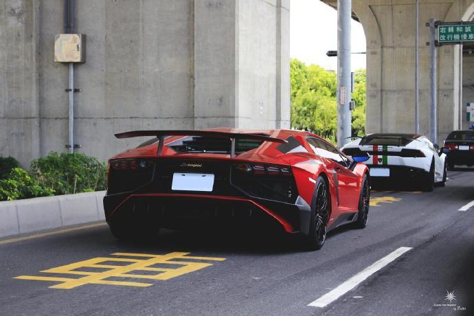 一头金属红大牛——兰博基尼aventador lp-750 sv