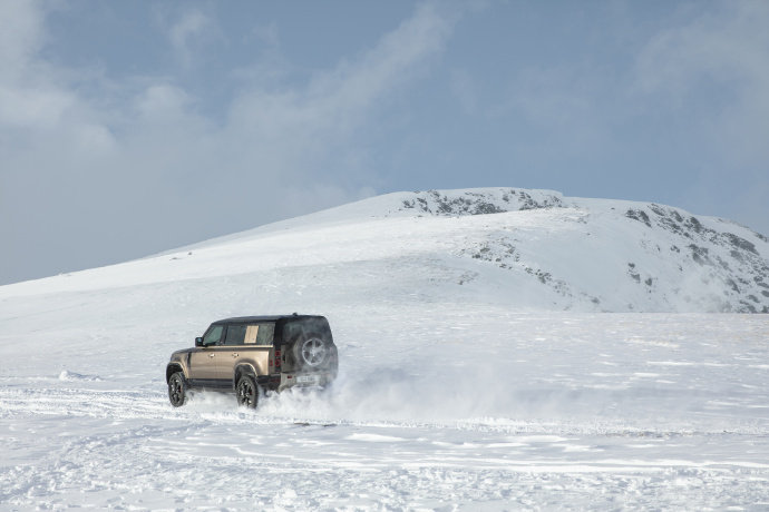 2020 Land Rover Defender 110 P400 X 还挺好看的