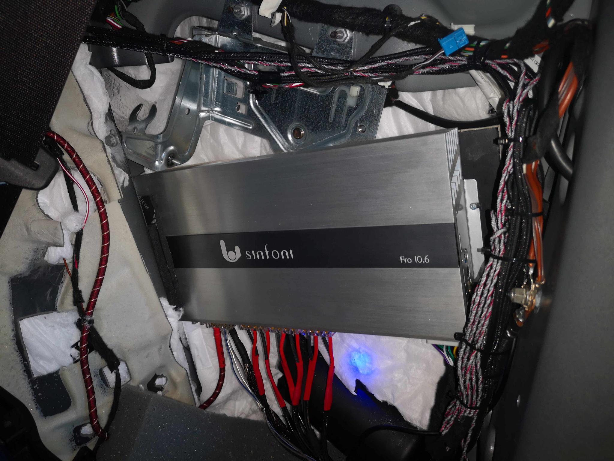 又一位音响发烧友!奔驰GLS400汽车音响改装德国RS贵族两分频