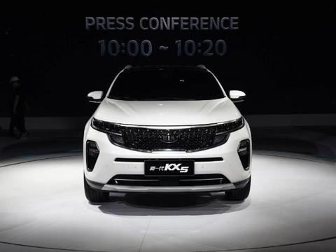 起亚又一新车要火了，外观更加年轻时尚，油耗经济售价还实惠！