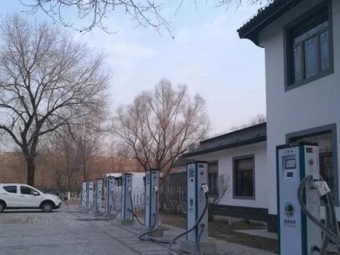 张家口宣化万柳公园停车场电动汽车充电桩上线了！