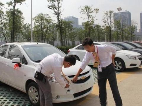 三者险有必要买一百万的吗？听定损员一说，车主：每年几千白花了