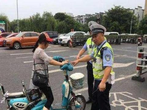 提醒：电动车新规11月执行，不合格车辆统统扣留，车主：来真的!