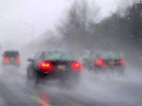 越来越多司机把雨刷拆掉，悄悄换上这！玻璃敞亮无异响，车车适用