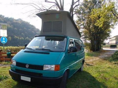 车顶带“阁楼”，有居住功能，反倒不受欢迎，车友：95年的尴尬了