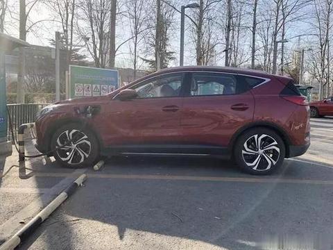 懂车人都在等它！提速5.9秒配四驱，整车都是屏，有它谁还会抠标