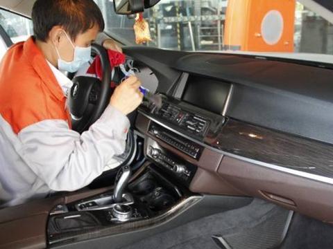 车内灰尘别再用毛巾擦了，只要用这招天天开新车