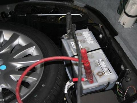 汽车电瓶能存多少度电？如何估算房车电瓶容量？