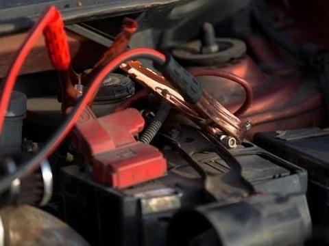 如何判断汽车电瓶是否需要更换？老司机：就看这几点就可以了！