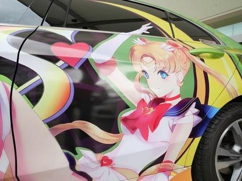 广州现“痛车”大队，满车都是美女，网友：贫穷限制想象力