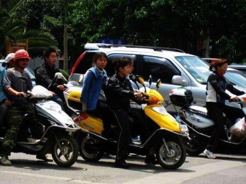 缓解交通压力为何“越限越堵”限外、摇号、竞价能解决拥堵吗