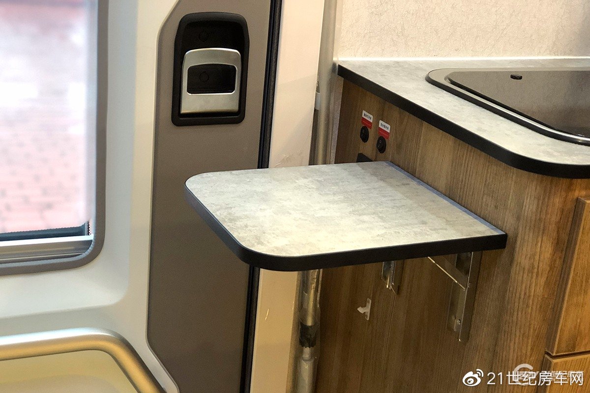 800Ah锂电500W太阳能还配发电机 飞神希尔福实拍解析