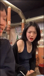 雪莉醉酒直播露点还摸胸…她这样放飞自己真的很real吗？