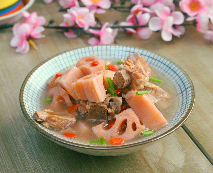 煲莲藕排骨汤,莲藕选七孔还是九孔?选对了,排骨不柴,莲藕香糯