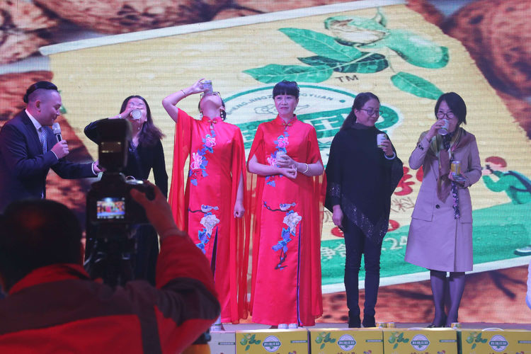 胜境庄园核桃乳公益演唱会 心系你我，爱满人间