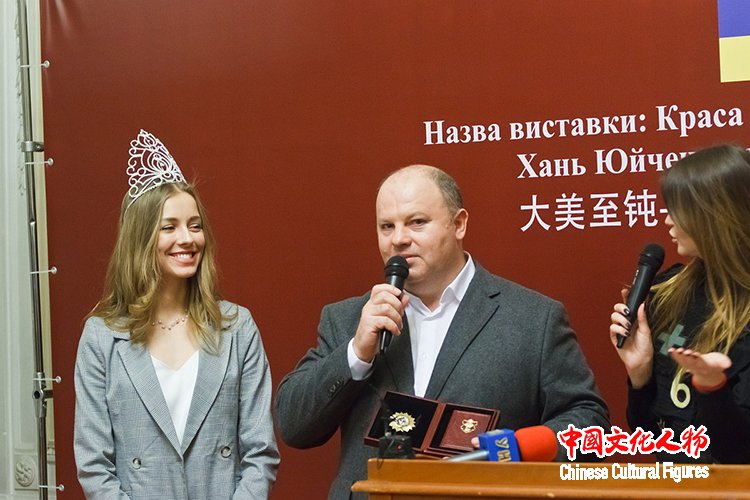 大美至纯——韩玉臣西藏题材油画展在乌克兰基辅国立美术馆举办