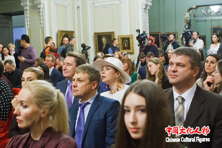 大美至纯——韩玉臣西藏题材油画展在乌克兰基辅国立美术馆举办