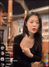 雪莉醉酒直播露点还摸胸…她这样放飞自己真的很real吗？