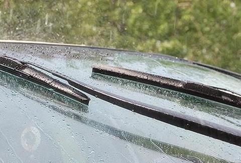 雨刮器刮不干净，还有异响怎么办？学会这招，不用再跑汽修店！