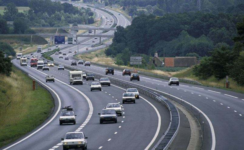 春节返家长路漫漫，你的车要是没有个好下盘可能会吃不消的​