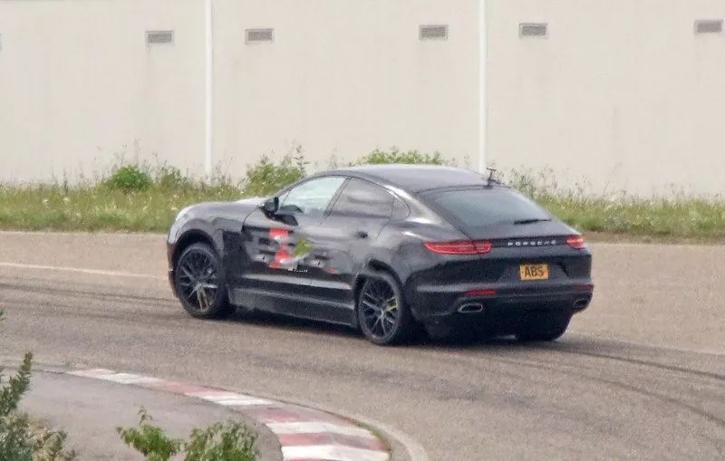 未来可期!保时捷卡宴跨界轿跑SUV谍照曝光