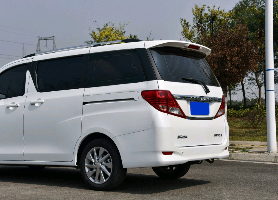 7座MPV5.88万起售,7万就配侧向电滑门,宝骏都不敢这么做!