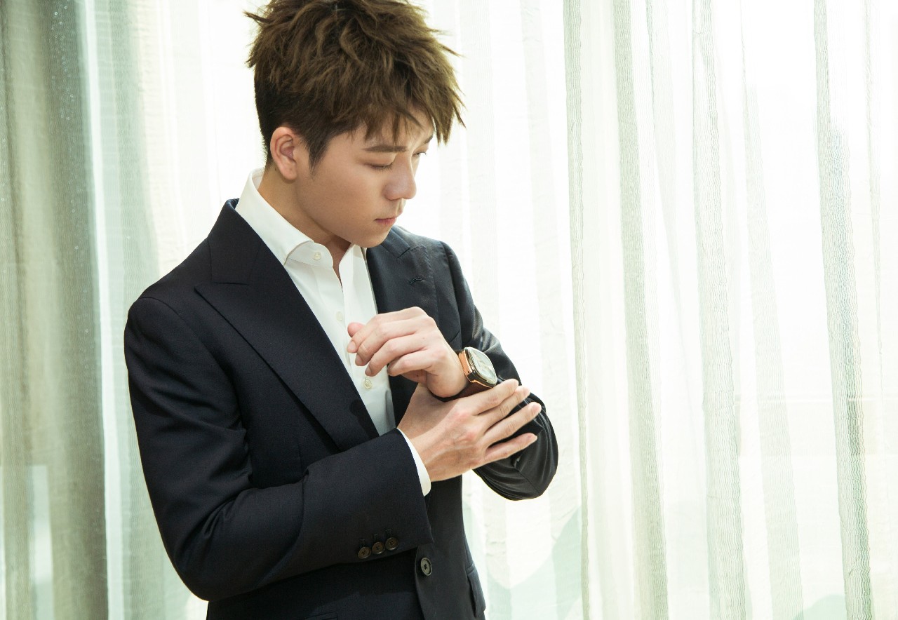 王栎鑫自嘲人气低,11年起起落落落落落依然活成了人生赢家|王栎鑫|落落|俞灏明