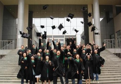 对于现在的大学生来说，大学生活怎样过才合适？