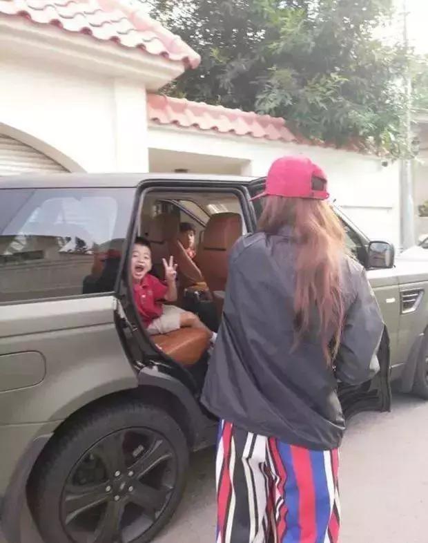 你只知道张柏芝生了3个娃,却不知道她还"私藏"了这么多豪车!