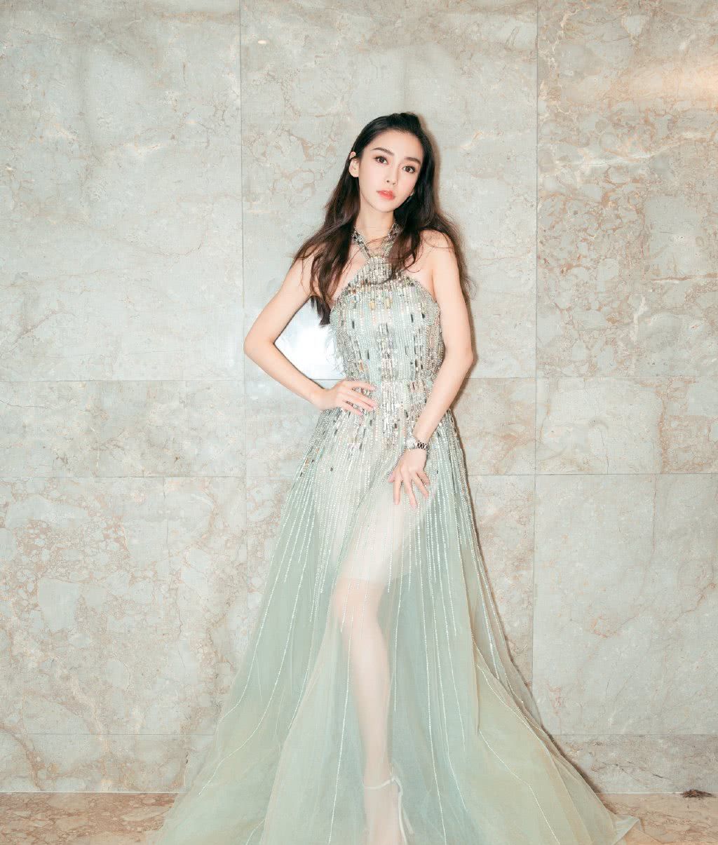 angelababy精灵照片,angelababy精灵 angelababy化身暗夜精灵,装狠的样子一秒钟不到就笑场