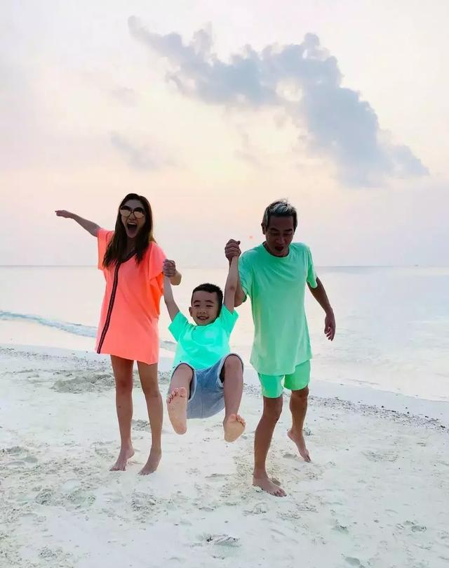 来自三亚人的反击,没有穿泳衣在海边踩过水的冬天,不叫冬天!