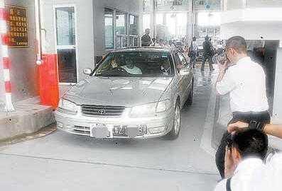 两人都是首富的儿子,座驾差别为什么这么大呢?