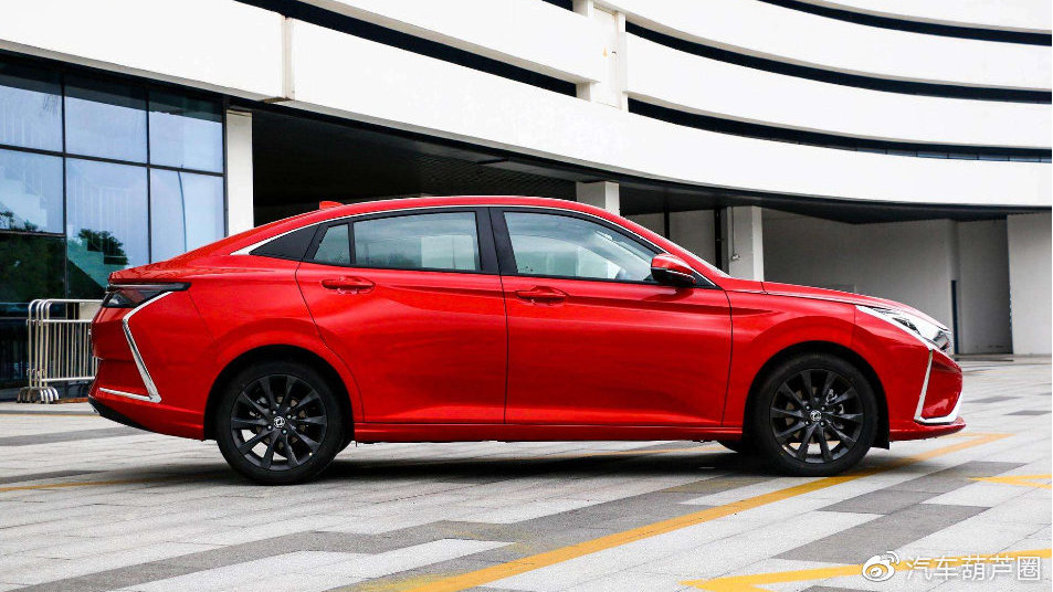 10万内最帅自主轿跑，1.5T配法系底盘调校，网友：买不起思域选它