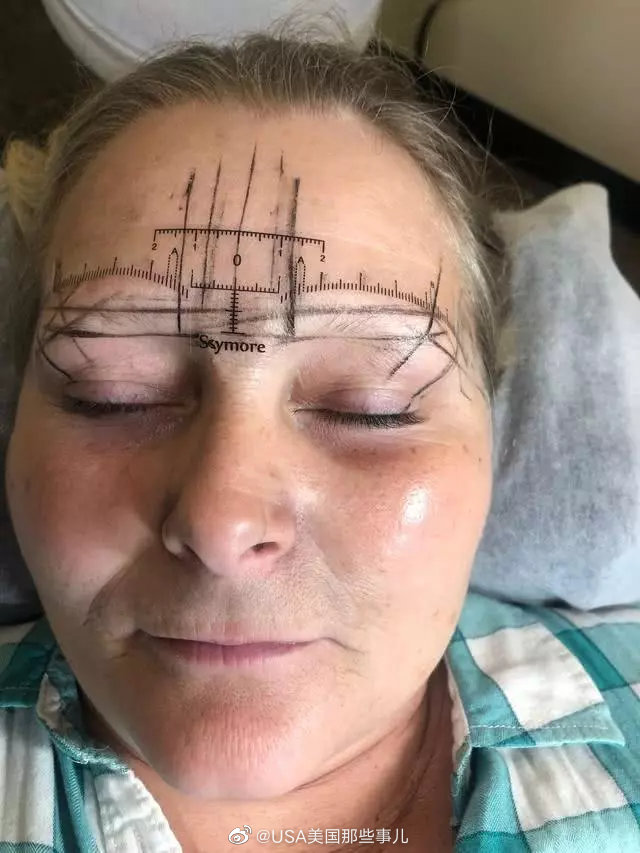 美国密歇根州一名女子花了350美元在当地美容院做了一个半永久纹眉项