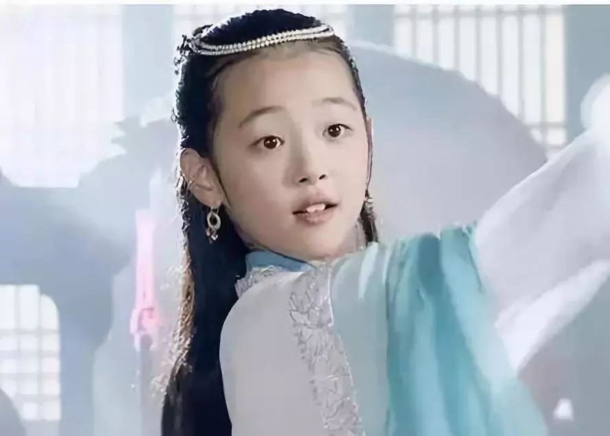 雪莉醉酒直播露点还摸胸…她这样放飞自己真的很real吗？