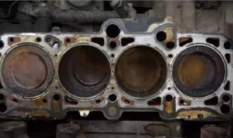 跑高速可以清理发动机积碳？错误！最好的方法仅有一个！