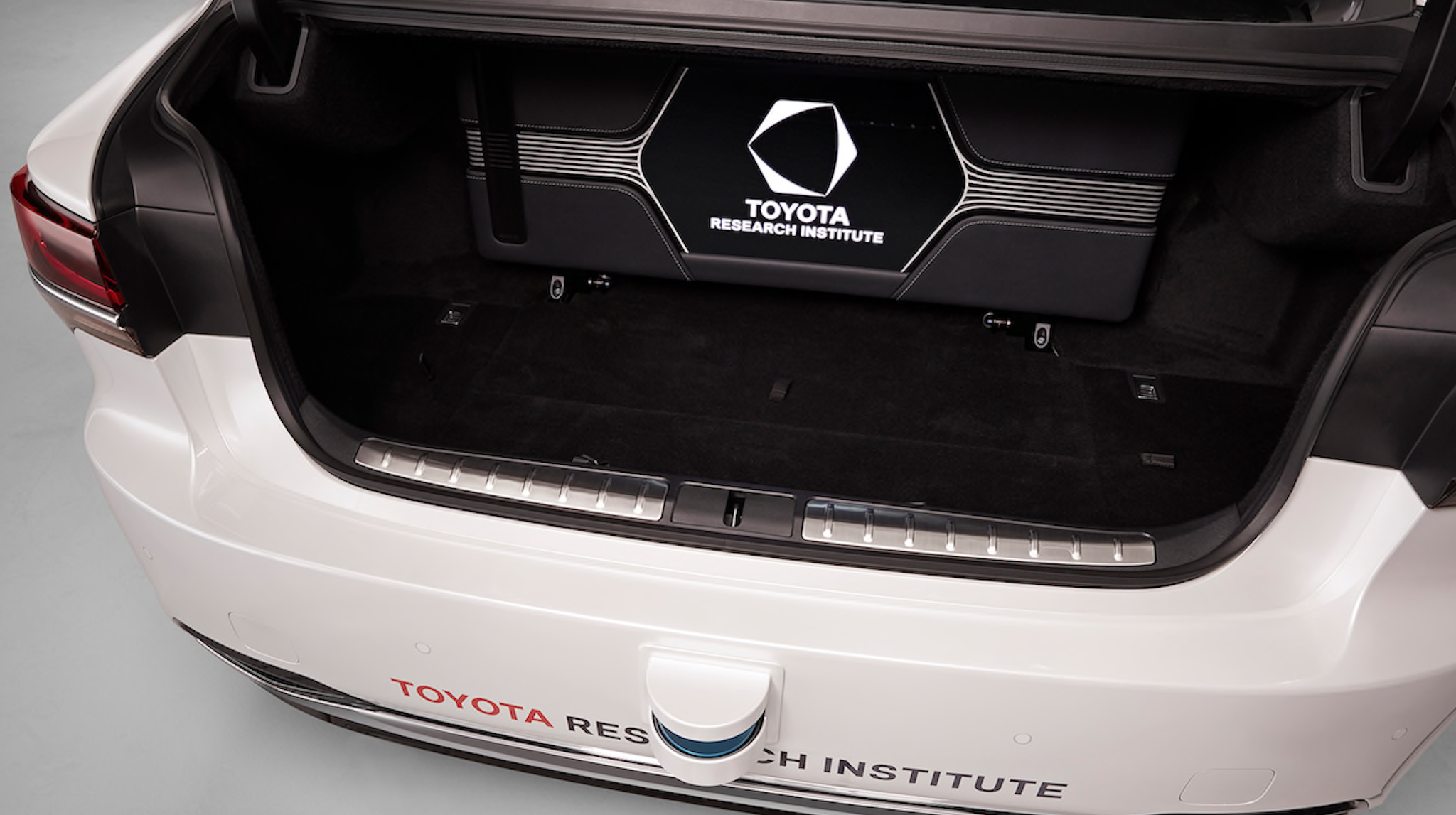 丰田研究院添新车，全新LS自动驾驶技术开始测试