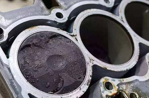 猛踩油门真的可以清理积碳维修师傅说出了实情，后悔没早知道