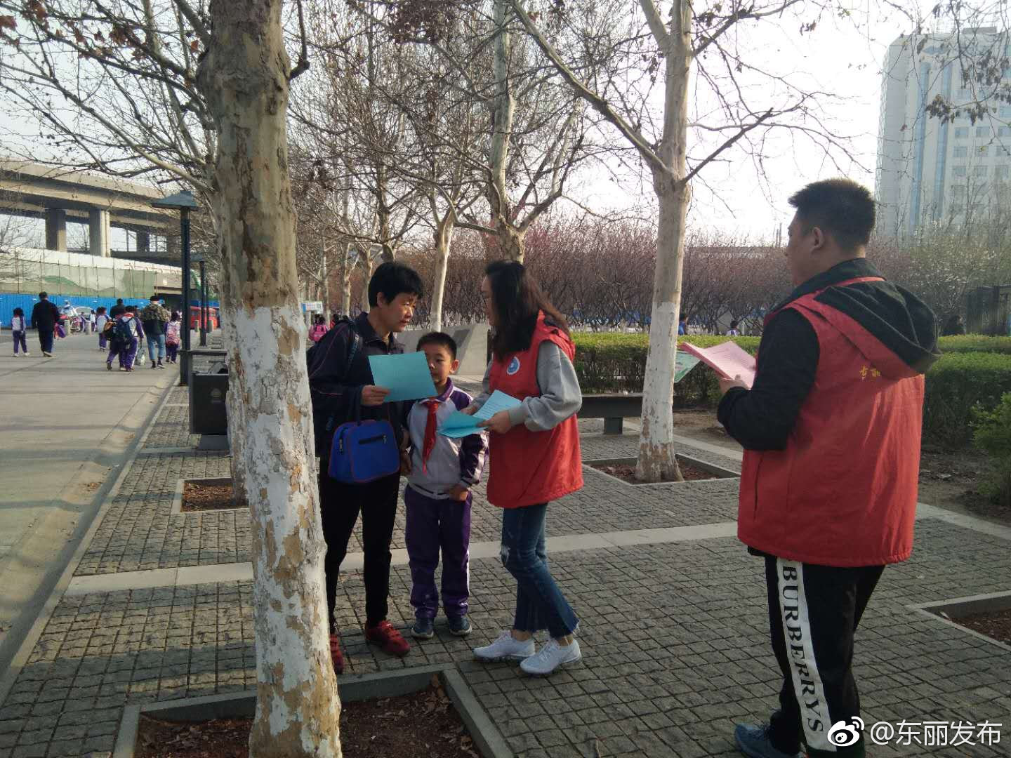 振华里社区开展清明文明祭祀宣传活动