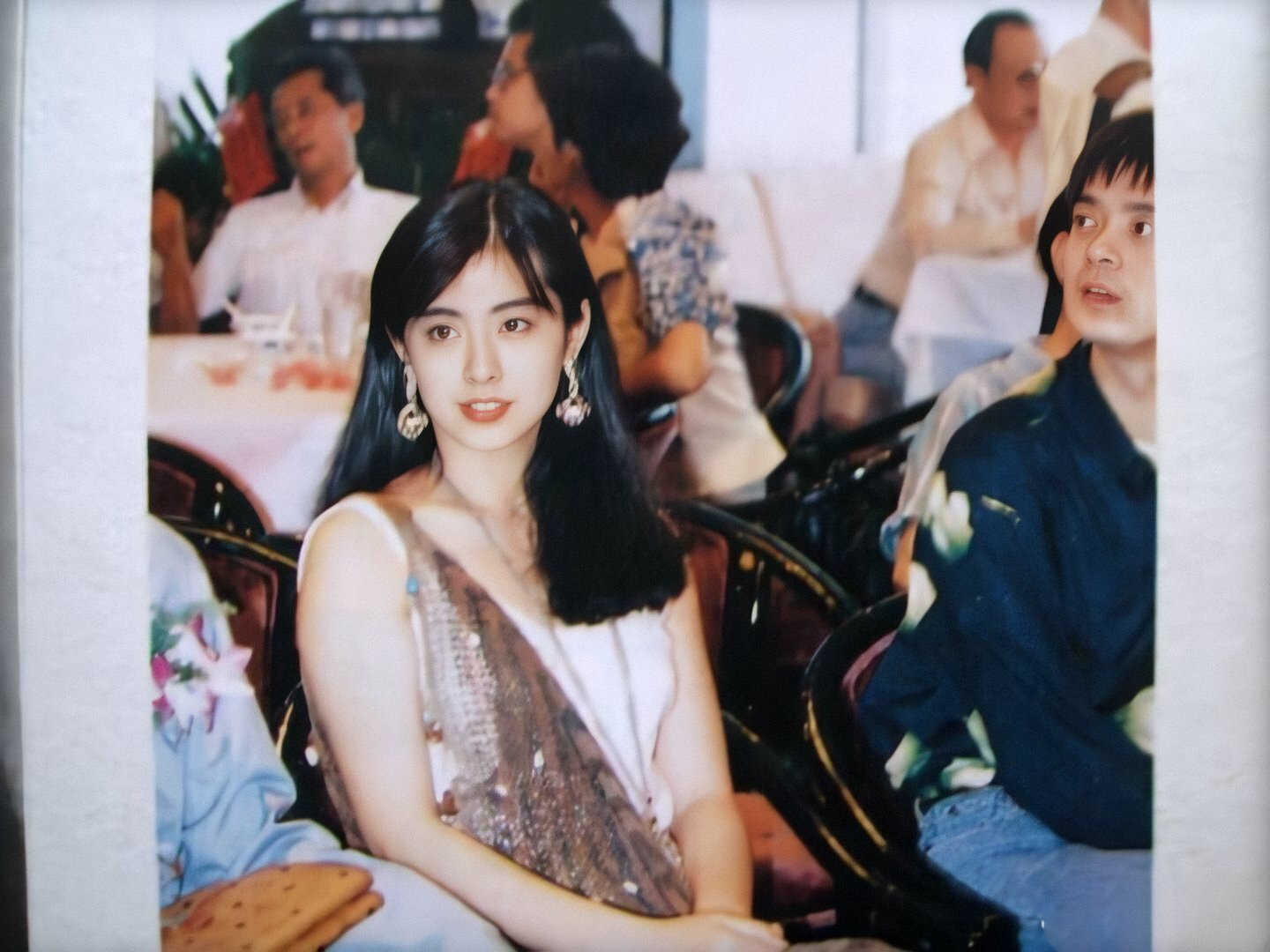 这套AI修复真是还原了王祖贤的美貌,高科技修