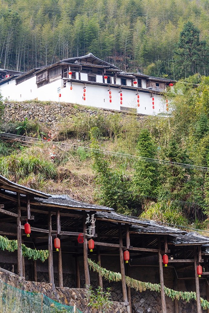 在<a href='http://travel.sina.com.cn/fujian-lvyou/?from=b-keyword' target='_blank'>福建</a>深山中,发现一种你可能从未见过的特殊建筑