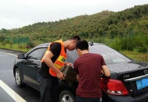 交警提醒：这3项救援都是不收钱的，随叫随到，不要再白白扔钱了